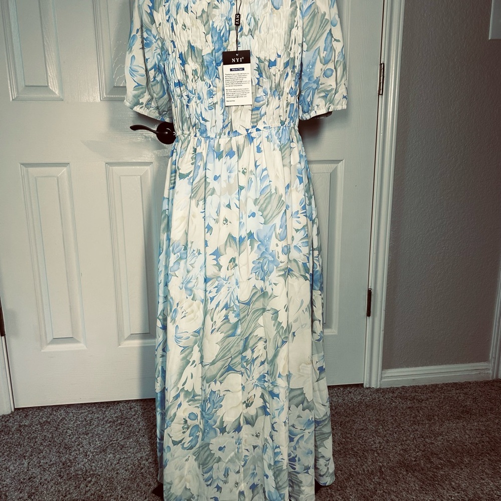 Light Blue & White Floral Maxi Dress. Size 2XL. NWTGS - Picture 3 of 5